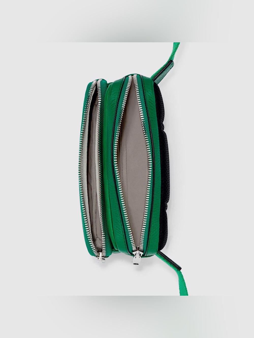Ecco Green Leather Waist Belt Bag with Silver Hardware - Picture 4 of 4